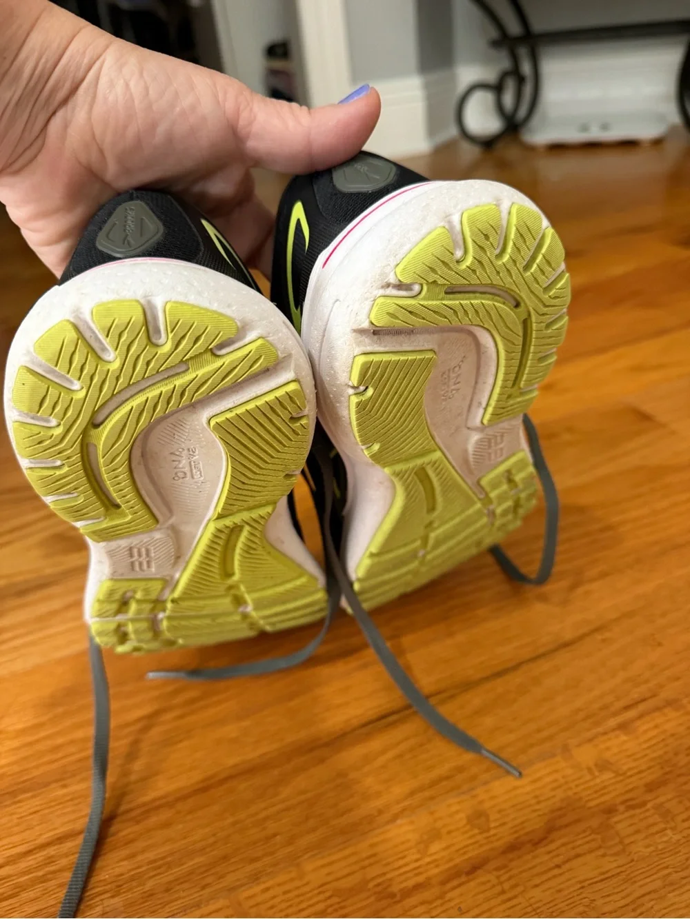 Brooks Adrenaline Women’s Black Running Shoes with Pink and Lime Accents Size 7